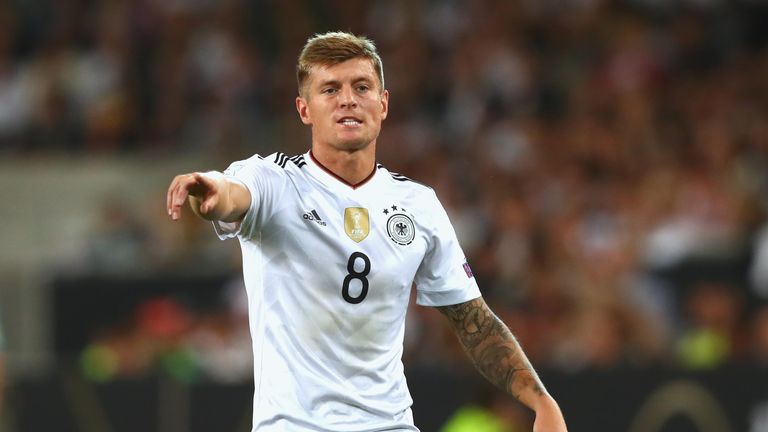 2008 - U18: Toni Kroos: Der Mittelfeldmotor der Nationalelf und bei Real Madrid. Zudem der einzige deutsche Fußballer, der bisher dreimal die UEFA Champions League gewann. 2014 holte er mit Deutschland den WM-Pokal.