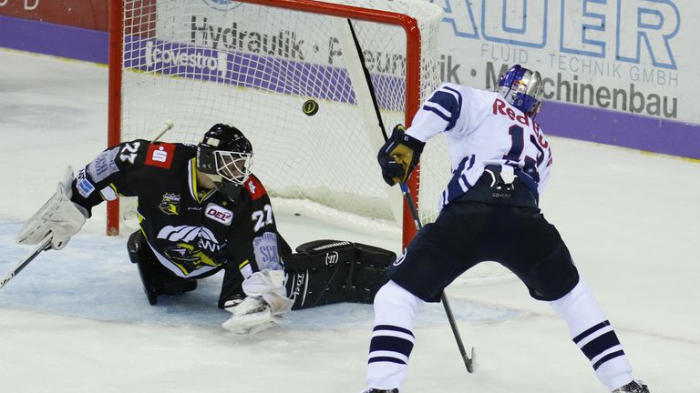 Michael Wolf setzte sich mit Red Bull München gegen Krefelds Michel Weidekamp durch