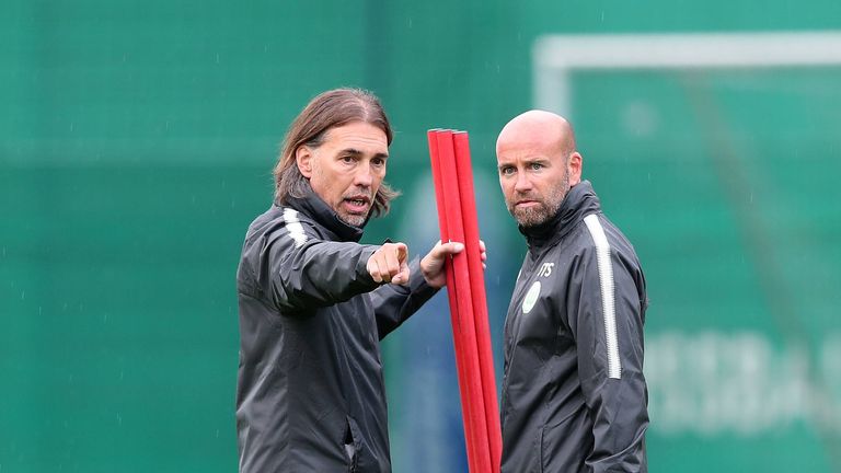 Vier Monate nach seiner Abschied aus Mainz leitet Martin Schmidt (l.) sein erstes Training als Wolfsburg-Coach.