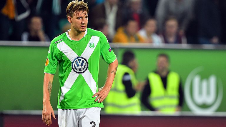 Der Freude ist in Wolfsburg 2014 riesig: Der "Lord" wird ein "Wolf". In der Bundesliga aufblühen wird der Däne nicht, ganz im Gegenteil: Er trifft lediglich drei Mal das Tor und flüchtet am Tiefpunkt seiner Karriere nach England zurück.