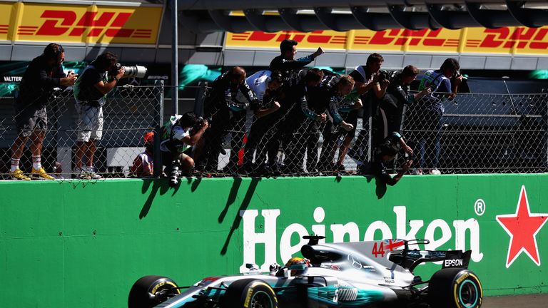 Lewis Hamilton triumphiert in Monza.