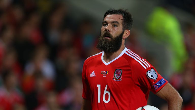 Joe Ledley: Der Vertrag des walisischen Hünen wurde bei Crystal Palace nicht verlängert. In der Nationalmannschaft kickt er weiterhin und bringt es bislang auf 73 Einsätze und vier Tore.