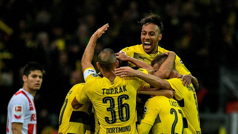 Dortmund bejubelt den vierten Treffer gegen Köln.