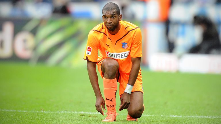 Wechselt nach Ajax Amsterdam und dem FC Liverpool 2011 zur TSG Hoffenheim. Fünf Tore in zwei Jahren erweisen sich allerdings als miserable Ausbeute für den Sieben-Millionen-Mann, der im Jahr darauf das Missverständnis in der Bundesliga beendet.