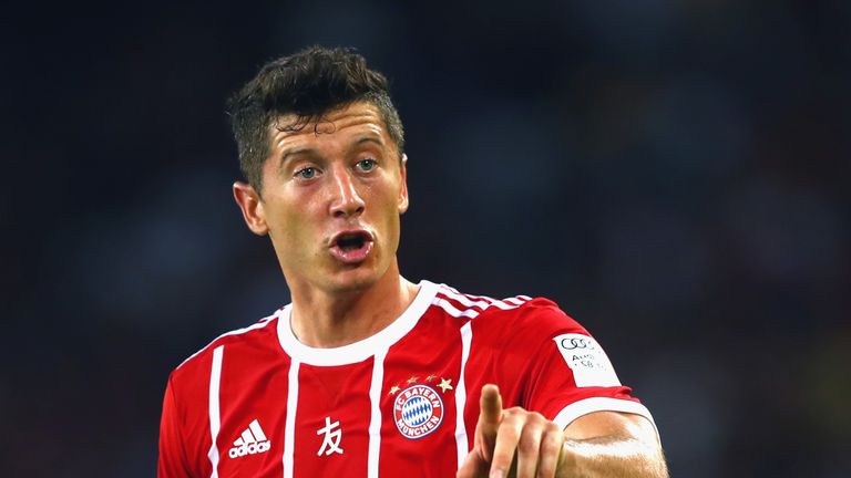 Robert Lewandowski kritisiert die Einkaufspolitik der Bayern.