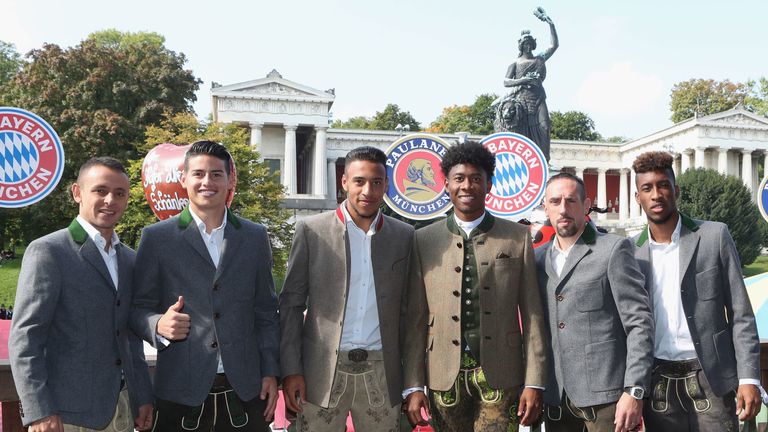 Der FC Bayern tritt den alljährlichen Wiesn-Besuch an.