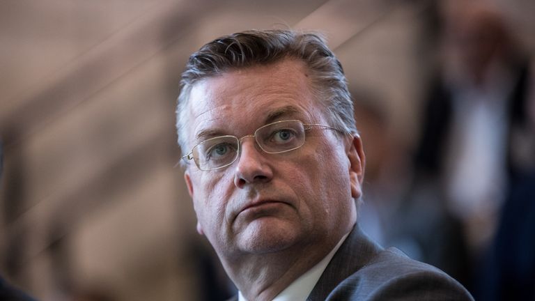 Reinhard Grindel verurteilt die Aktionen der "Krawallmacher" in Prag.
