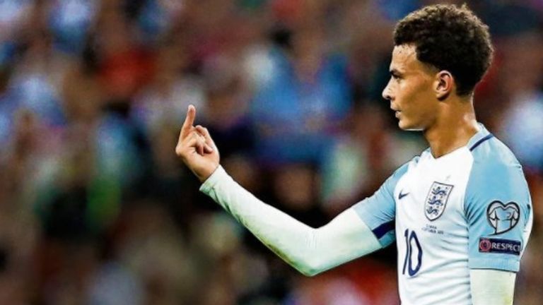 Dele Alli zeigte während des WM-Qualifikationsspiels gegen die Slowakei den Stinkefinger. (Quelle Bild: Twitter@TimesSport)