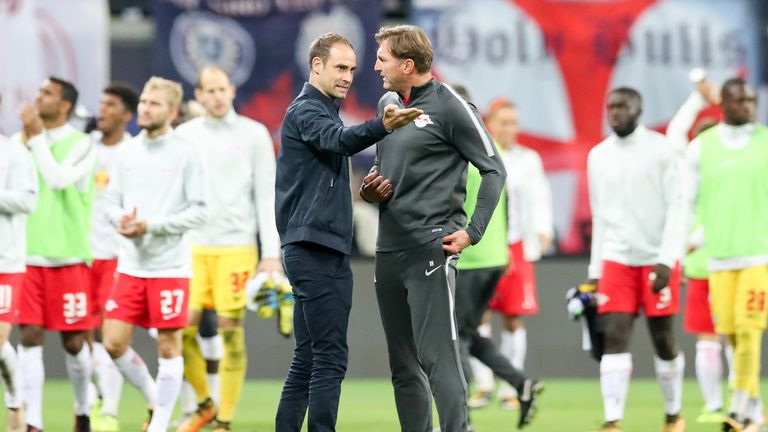 Nach dem 2:2 gegen Gladbach haben RB-Geschäftsführer Oliver Mintzlaff und Trainer Ralph Hasenhüttl Gesprächsbedarf.