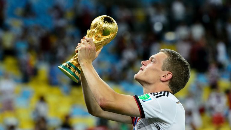 2013 - U19: Matthias Ginter: Der doppelte Ginter! Der 23-Jährige wurde 2013 in der Altersklasse U19 erneut  als Nachwuchsspieler des Jahres ausgezeichnet. 2014 holte er mit der Nationalelf den WM-Pokal, 2016 mit dem BVB den DFB-Pokal.
