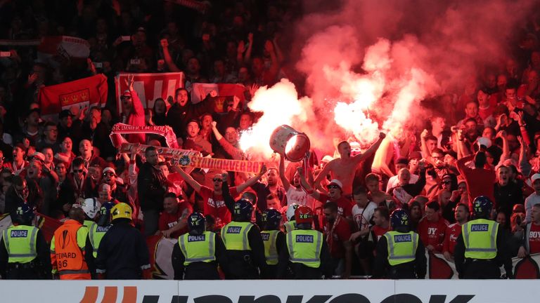 Krawalle überschatten die Europa-League-Rückkehr des 1. FC Köln. 