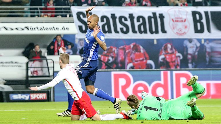 Am 13. Spieltag machte Werner gegen Schalke den wahrscheinlich größten Fehler seiner Karriere. Durch eine krasse Schwalbe führt er RB zum Sieg und wird damit zugleich zur Hassfigur vieler Fans.