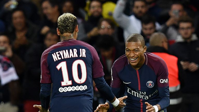 PSG feiert eine 5:0-Party gegen Lyon.