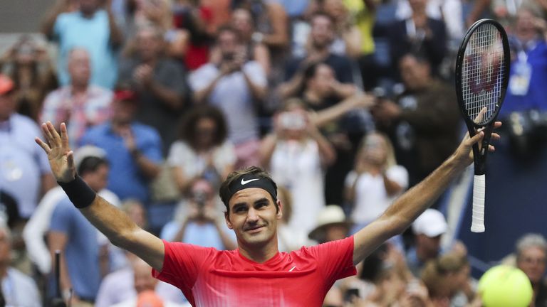Roger Federer ist erleichtert: Wie in Runde eins siegt er in fünf Sätzen.
