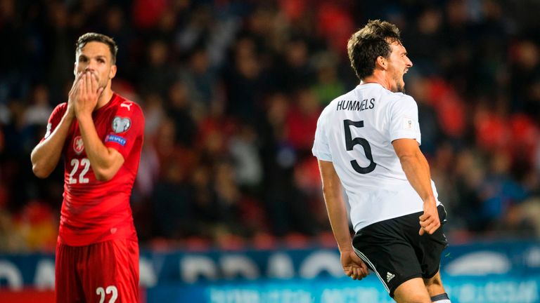 Mats Hummel sorgt mit seinem späten Tor für den 7. Sieg im 7. Spiel.