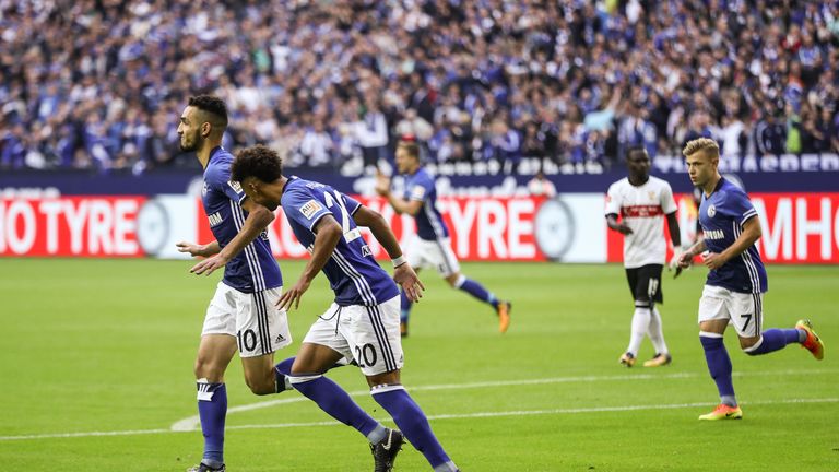 Der FC Schalke geht gegen den VfB Stuttgart in Führung.