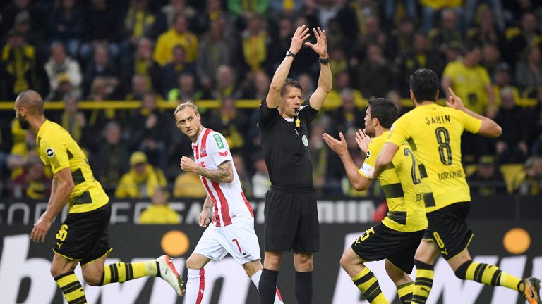 Sokratis erzielt das 2:0 für den BVB.