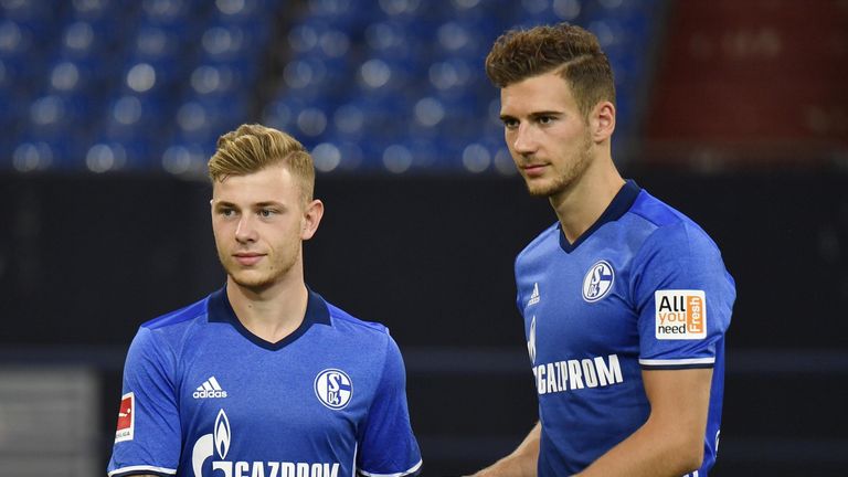 Schalke 04 wird wohl zwei Talente verlieren. Die Frage ist nur: Wann? Max Meyer hatte erst kürzlich angekündigt, den Verein 'auf jeden Fall‘'verlassen zu wollen und auch Goretzka wird heftig umworben. Die Verträge der beiden laufen im Sommer 2018 aus – die Winterpause ist für Königsblau also die letzte Chance eine Ablöse zu kassieren.