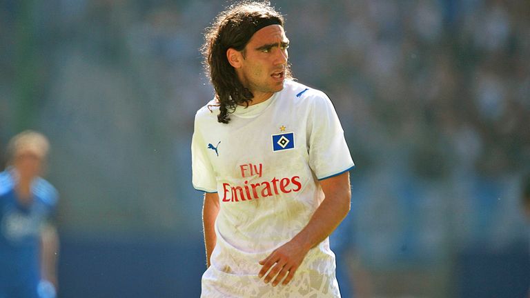 Führt bei der WM 2006 Argentinien als Kapitän auf den Platz und wechselt Monate später trotz Knieschadens zum Hamburger SV. Verpasst dort mehr Partien, als er absolviert. 2008 lösen die Hamburger den Vertrag wieder auf, zahlen dafür eine Million Euro Abfindung an Sorin.