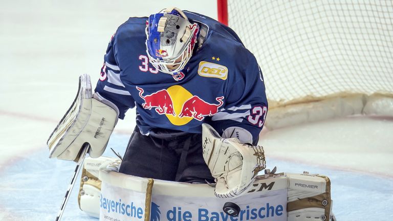 Münchens Keeper Danny aus den Birken musste einmal hinter sich greifen.