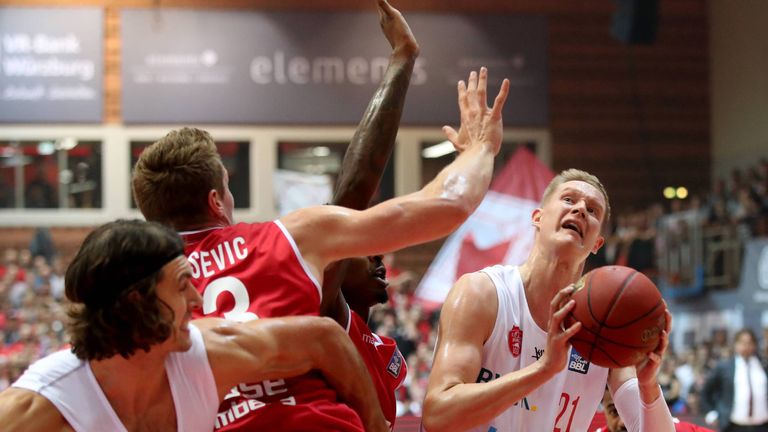 Der Titelverteidiger aus Bamberg patzt überraschend gegen Würzburg.