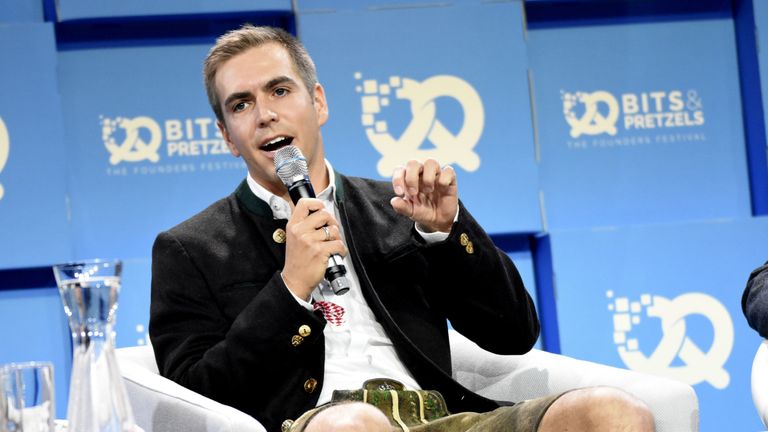 Philipp Lahm liebäugelt weiterhin mit einer Rückkehr in den Profi-Fußball.