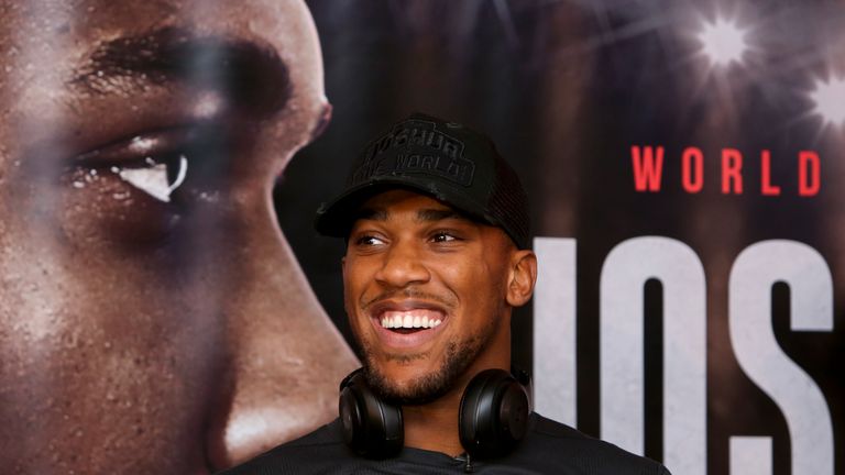 Anthony Joshua verteidigt gegen Carlos Takam die WM-Gürtel der Verbände IBF und WBA.