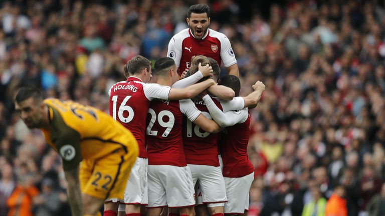 Arsenal besiegt den Aufsteiger Brighton & Hove Albion mit 2:0.