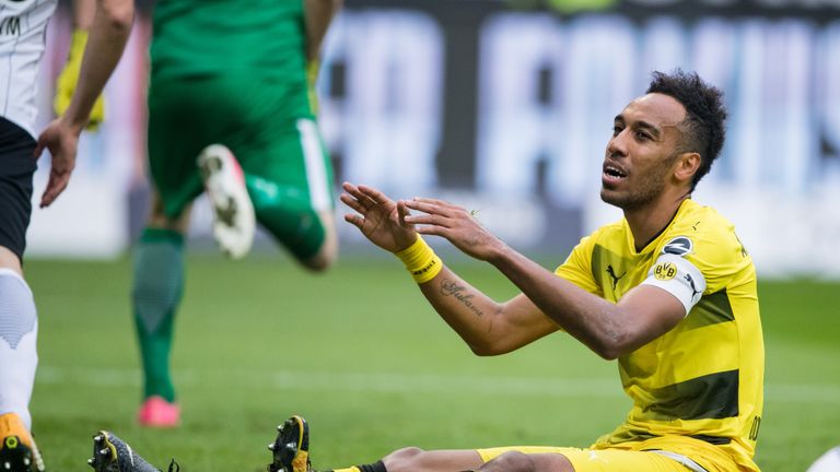 Pierre-Emerick Aubameyang und der BVB verspielen in Frankfurt eine klare Führung.