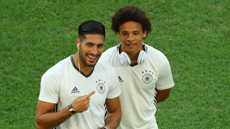 Bundestrainer Joachim Löw wird gegen Aserbaidschan Emre Can (l.) und Leroy Sane in die Startelf stellen.