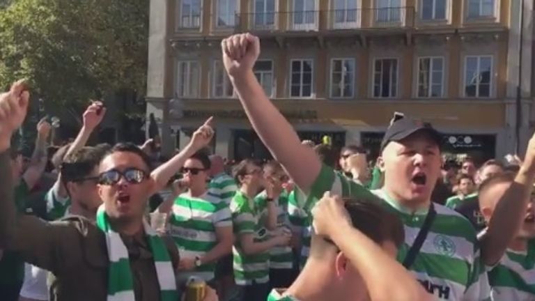 Celtic-Fans erobern den Marienplatz in München.