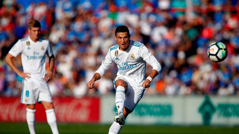 Cristiano Ronaldo trifft in der 85. Minute zum Siegtor für Real.