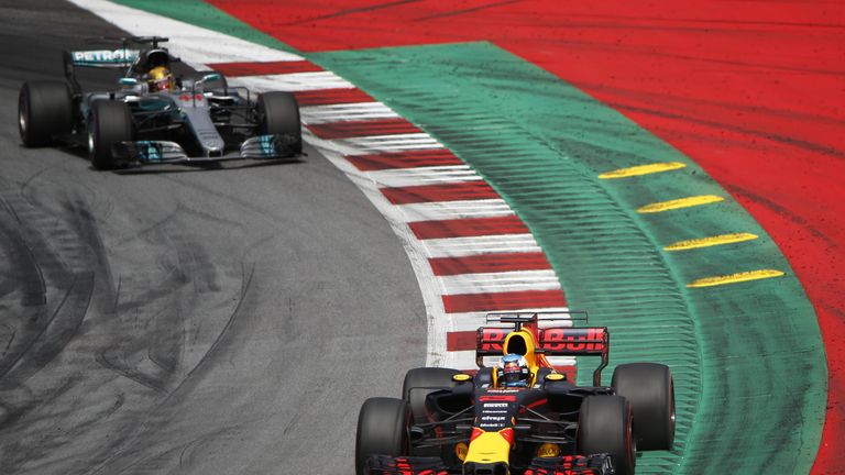 Spielberg/Österreich: Bottas gewinnt vor Vettel und Hamilton wird für seine Aufholjagd von Platz acht nicht mit dem Podium belohtn - Platz vier.