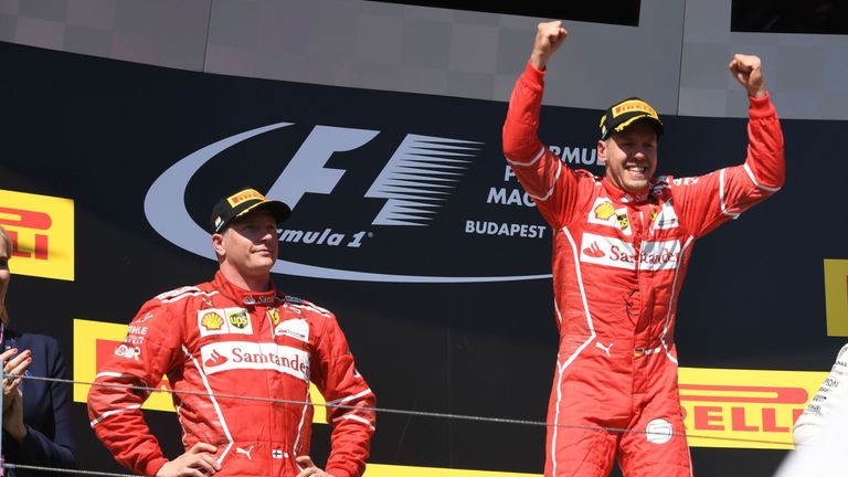 Vettel gewinnt in Ungarn vor Räikkönen, während sich Hamilton sich erneut mit Platz vier zufrieden geben muss. Mit 202 WM-Punkten führt Vettel immer noch.