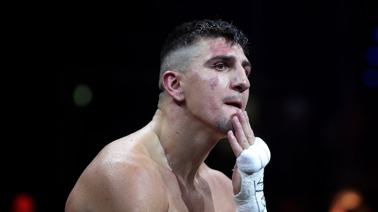 Marco Huck macht weiter.