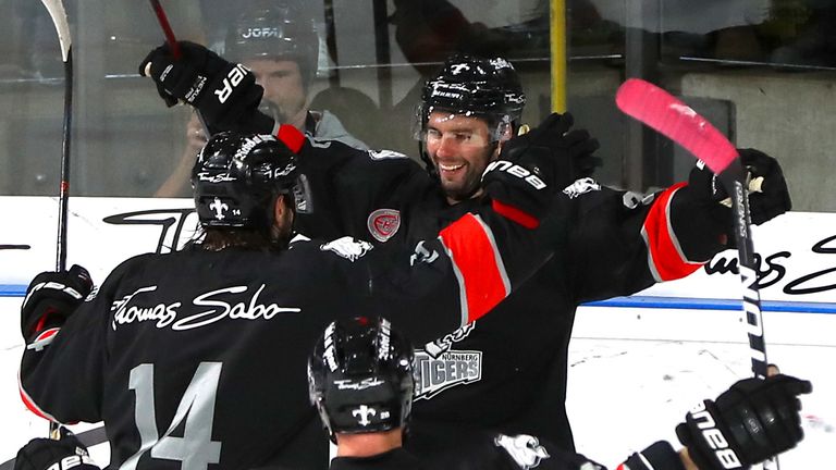 Die Nürnberg Ice Tigers gewinnen mit 3:2 (1:0, 1:1, 1:1) gegen die Krefeld Pinguine.