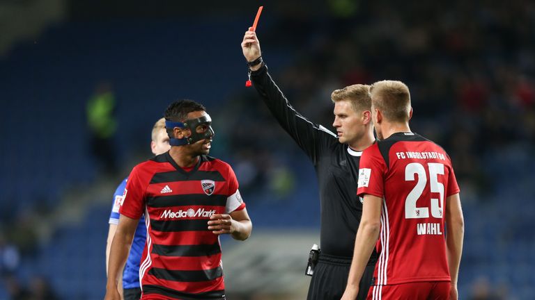 Arminia Bielefeld und der FC Ingolstadt liefern sich einen heißen Kampf.