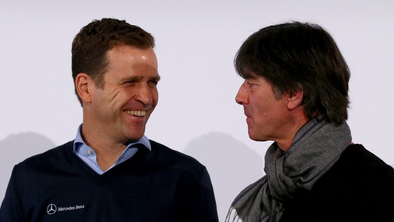Und: Der DFB würde seinen Coach wohl kaum ziehen lassen. Teammanager Oliver Bierhoff zu Sport1: "Zum einen hat Jogi bis 2020 Vertrag. Zum anderen: Wenn die Bayern um die Ecke schauen, werde ich schon einen Riegel vorschieben."