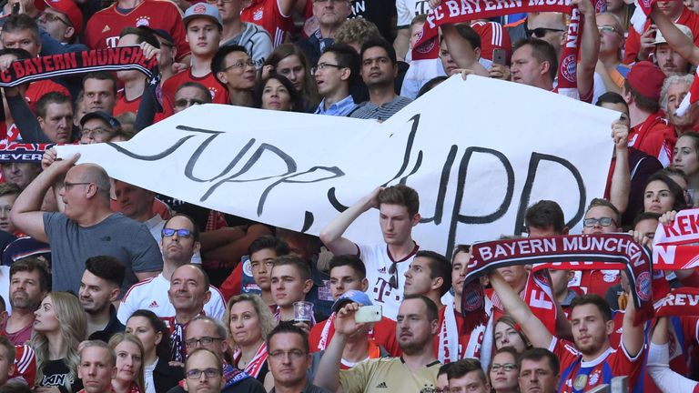 Die Bayern-Fans in der Allianz Arena nahmen Jupp Heynckes freundlich in Empfang.