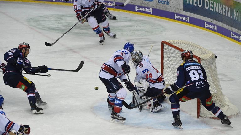 Adler Mannheim gewinnen bei den Eisbären Berlin mit 4:3.