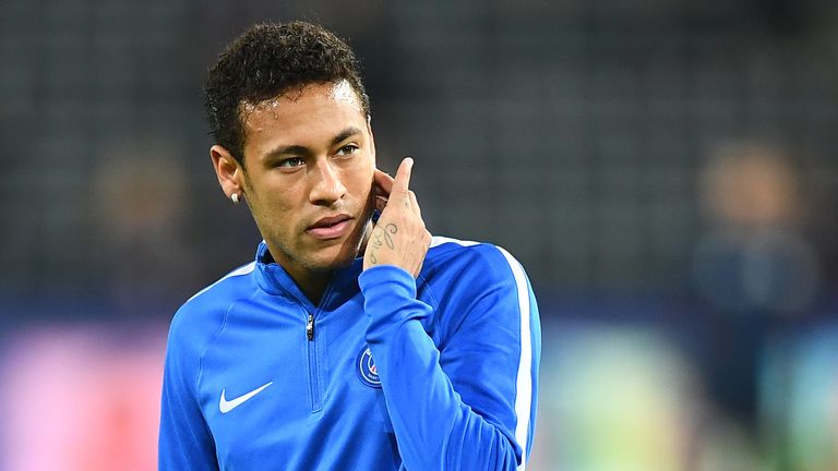 Neymar bekommt von der brasilianischen Justiz eine dicke Geldstrafe aufgebrummt.