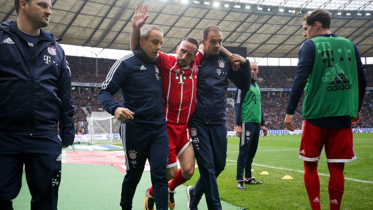 Franck Ribery musste gegen Hertha BSC verletzt vom Platz getragen werden.