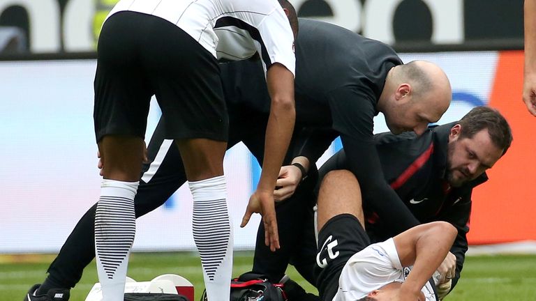 Timothy Chandler hat sich einen Riss des Außenmeniskus im rechten Knie zugezogen 