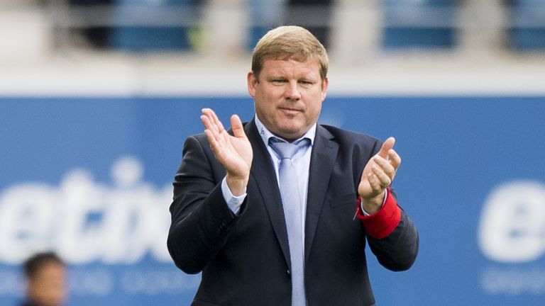Der 53 Jahre alte Hein Vanhaezebrouck unterschreibt einen Dreijahresvertrag beim RSC Anderlecht.