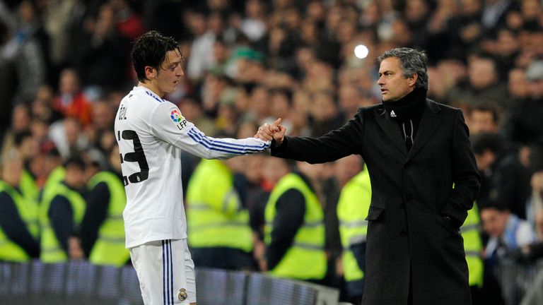 Verstehen sich gut: Mesut Özil und Jose Mourinho.