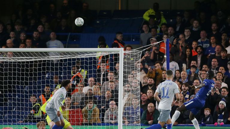 Antonio Rüdiger köpft sein erstes Tor für den FC Chelsea