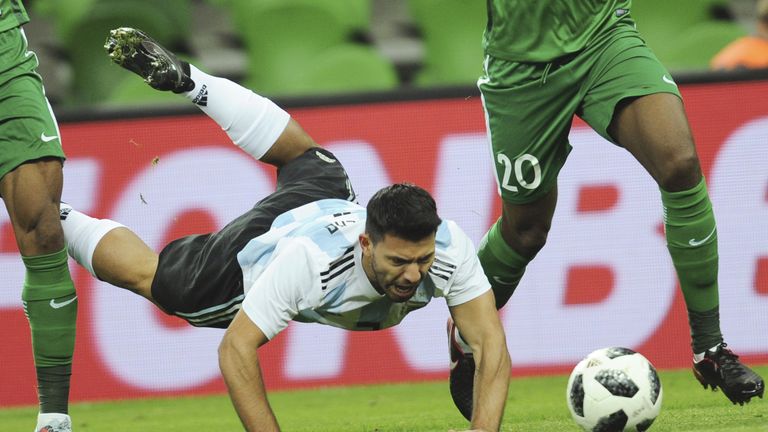 Sergio Aguero muss gegen Nigeria in der Halbzeit ausgewechselt werden.