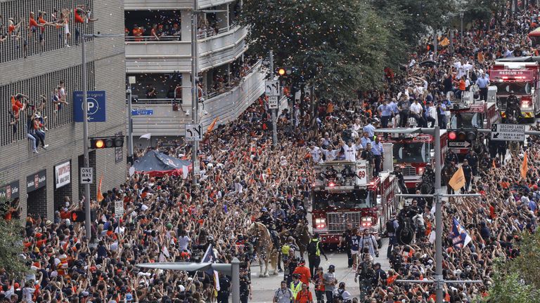  Hunderttausende Fans begleiteten die Parade der Astros 