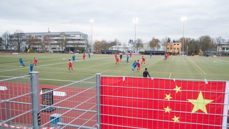 Der Deutsche Fußball-Bund hat die umstrittenen Freundschaftsspiele der chinesischen U20-Nationalmannschaft in der Regionalliga Südwest auf das nächste Jahr verschoben. 