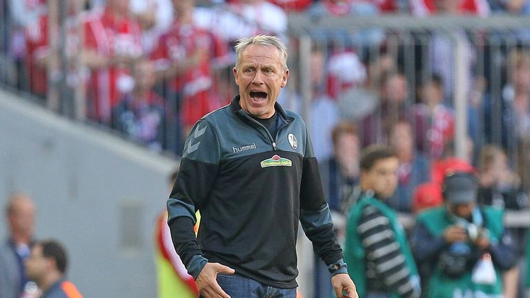 Christian Streich und seine Freiburger sind mit den Ansetzungen der DFL nicht zufrieden.